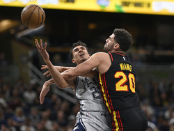 Hawks Magic Basketball