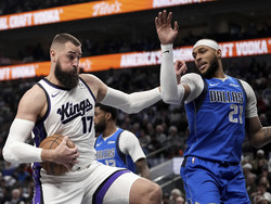 CORRECTION Kings Mavericks Basketball