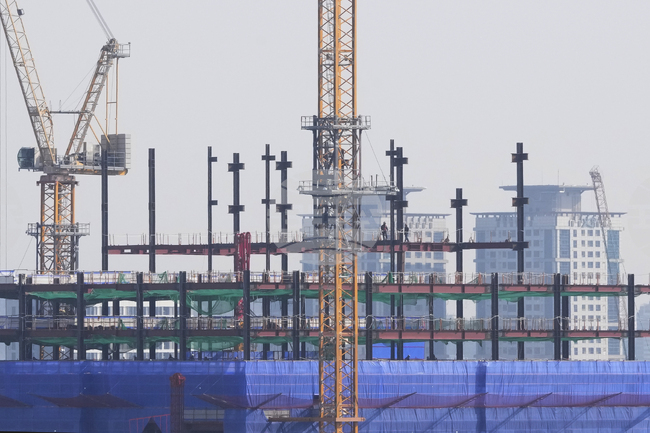 Двама души са в неизвестност след срутване на строеж в Южна Корея