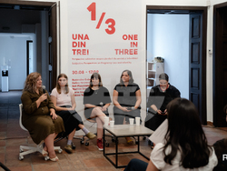 Изложба „Една от три: Субективни гледни точки за аборта и безплодието“. Снимка: Екипът на събитието
