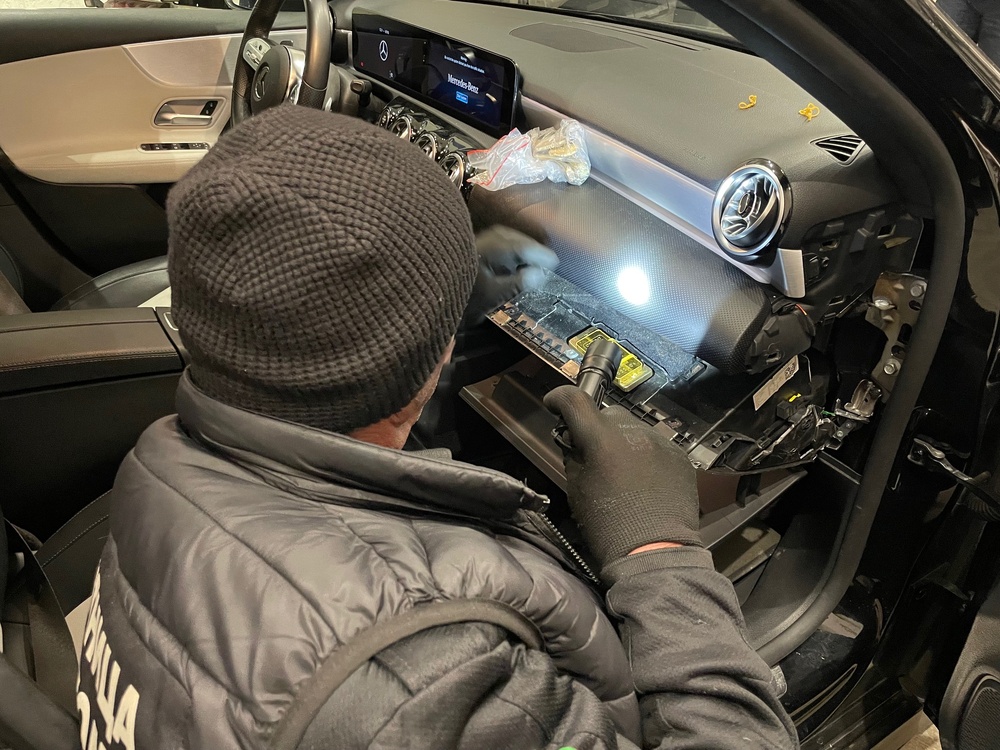 Осуетена е контрабанда на около 3 кг изделия от жълт метал на граничния пункт "Гюешево"