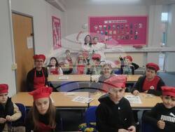 Ученици от училище „Д-р Петър Берон“ в Рединг влязоха в ролята на готвачи по време на кулинарен кръжок на тема „Сандвичът“