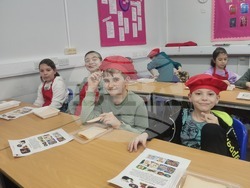 Ученици от училище „Д-р Петър Берон“ в Рединг влязоха в ролята на готвачи по време на кулинарен кръжок на тема „Сандвичът“