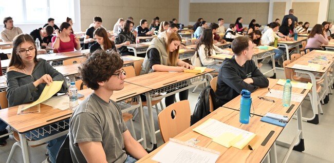 УНСС обявява график за предварителните матури и изпити