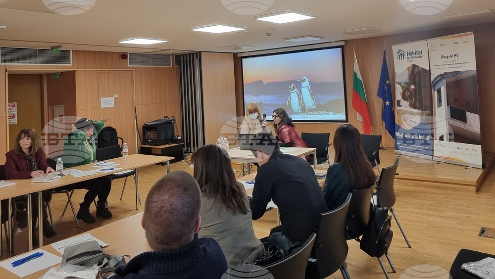 Проектът "Сънрайз" дава възможност на домакинствата сами да си помагат чрез производство на енергия от слънчеви уреди, каза директорът на "Хабитат България"