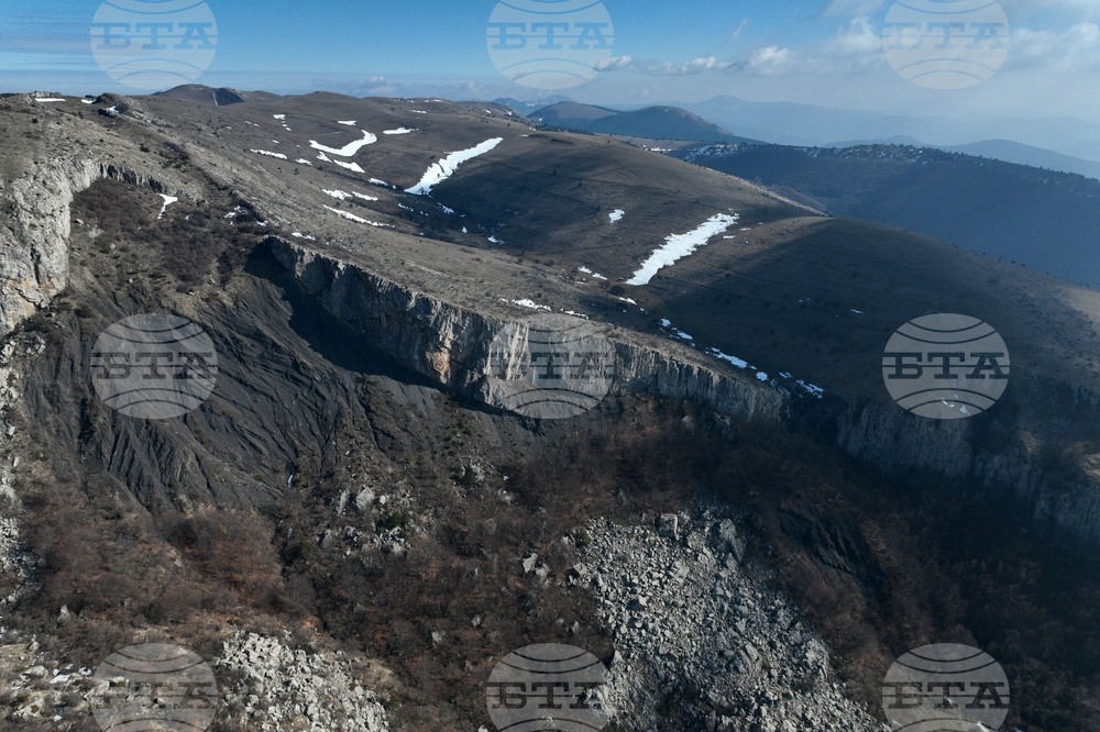Добри са условията за туризъм в планините, снежната покривка над 1700 м е между 5 и 15 см, съобщиха от Планинската спасителна служба на БЧК