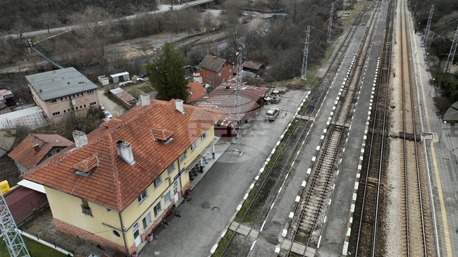 Railway Traffic Disrupted After Car Falls onto Track Between Kurilo and Rebrovo Stations