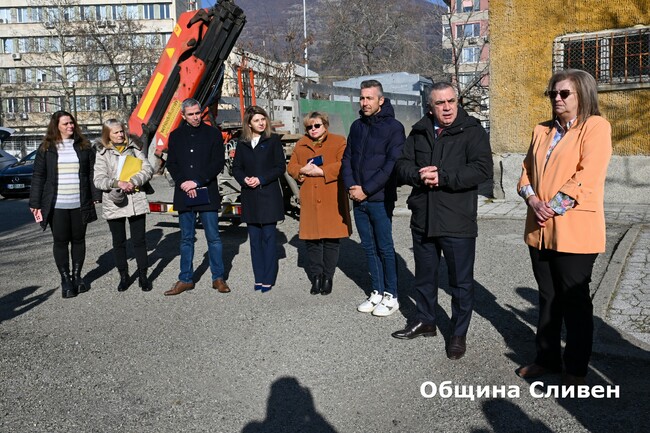 Община Сливен: Започна изграждане на физкултурни салони на ППМГ „Добри Чинтулов“ и ПГПЗE „Захарий Стоянов“