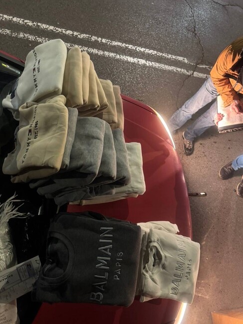 Полицията разби канал за продажба на дрехи, носещи неправомерно защитени търговски марки