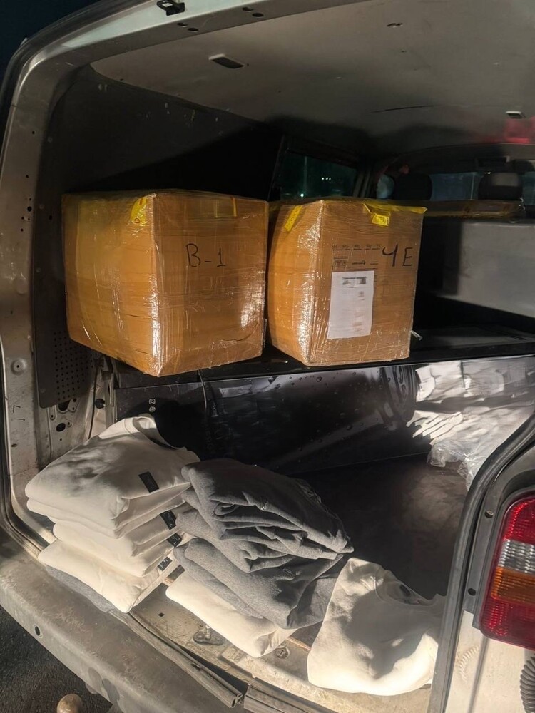 МВР: Столични полицаи разбиха канал за продажба на дрехи, носещи неправомерно защитени търговски марки