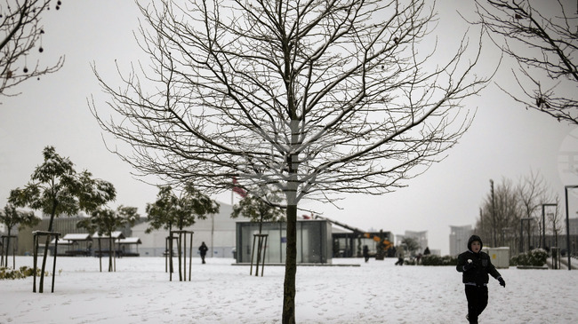 Заради снеговалежи в Турция е обявен жълт код в 16 окръга, в част тях училищата са затворени 