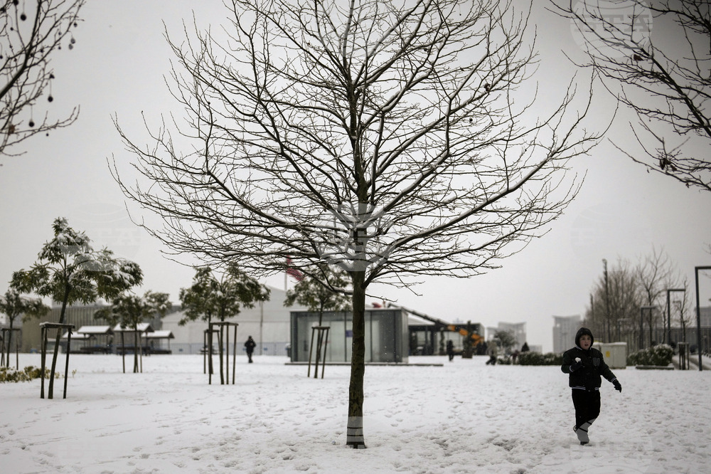 Заради снеговалежи в Турция е обявен жълт код в 16 окръга, в част тях училищата са затворени 