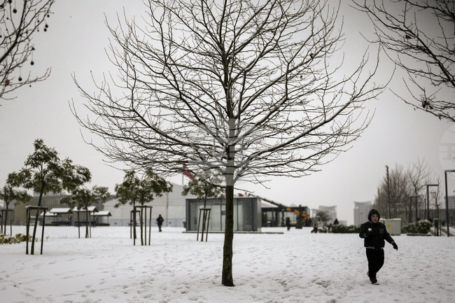 Заради снеговалежи в Турция е обявен жълт код в 16 окръга, в част тях училищата са затворени 