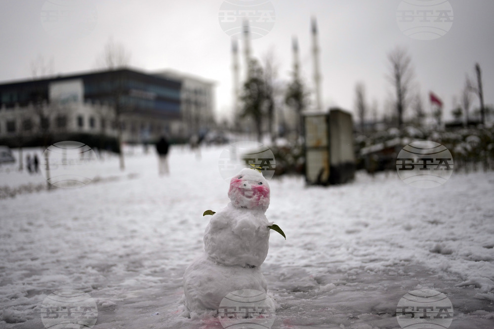 Училища в 14 окръга в Турция затварят врати заради снега