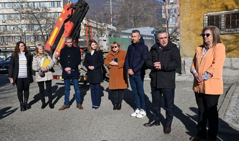 Започна строителството на нови физкултурни салони за природо-математическата и езиковата гимназии в Сливен