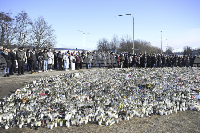 Швеция се пита какво следва след „най-смъртоносната стрелба в историята“ на страната