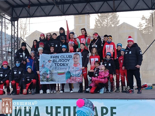 Деца от Банско с медали от купа „Чепеларе“