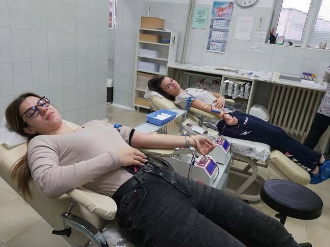 Ученици от Търговище организират кампания за безвъзмездно кръводаряване