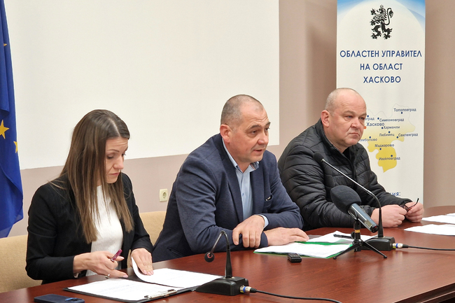 Продажбата на изсечената дървесина е проблемна тема за горските стопанства, бе отчетено на работна среща в Областна администрация - Хасково