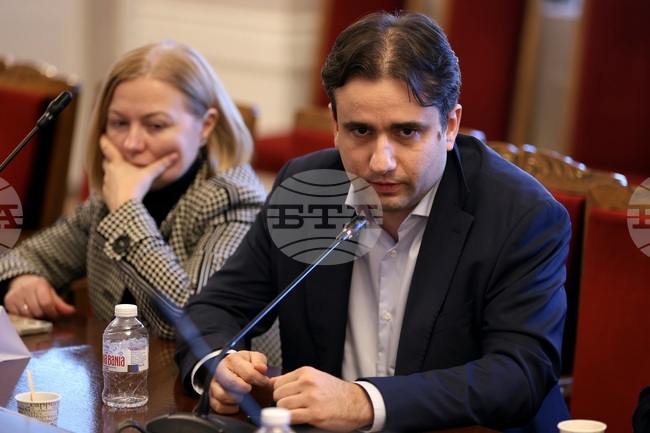 Отказът да се спомене Русия като агресор в декларацията на парламента е опит за снишаване, заявиха от ПП-ДБ