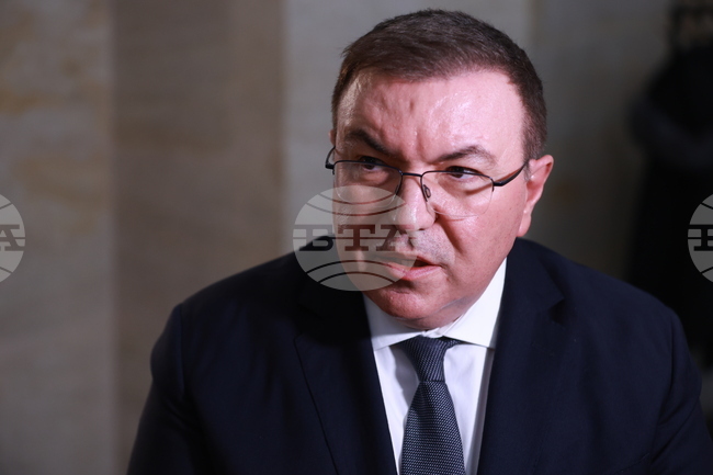 Парламентарната икономическа комисия прие единодушно на първо четене законопроекта за забрана на вейпове и на енергийни напитки за деца