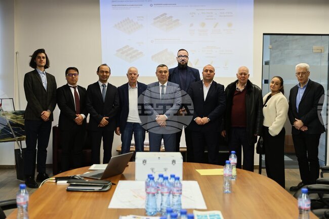 Китайска компания ще инвестира в производство на агрофотоволтаици за обработваеми земи в Пловдив и региона