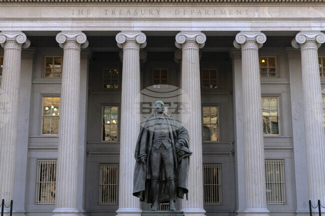 Притежаваният от Китай американски държавен дълг спада до най-ниското си ниво от 2009 г., по данни на финансовото министерство на САЩ