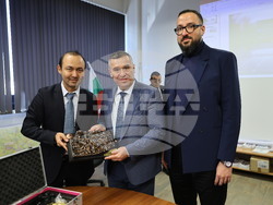 Село Радиново - Китайска компания HT-SAAE представя - агрофотоволтаици