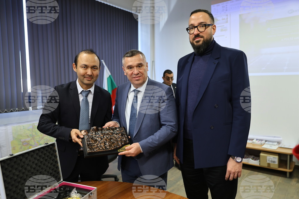 Село Радиново - Китайска компания HT-SAAE представя - агрофотоволтаици