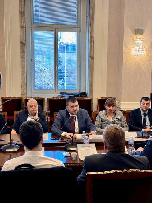 Демократична България, превозвачите и автомобилният сектор се обединиха около нуждата от отпадане на нотариалната заверка при прехвърлянето на автомобили