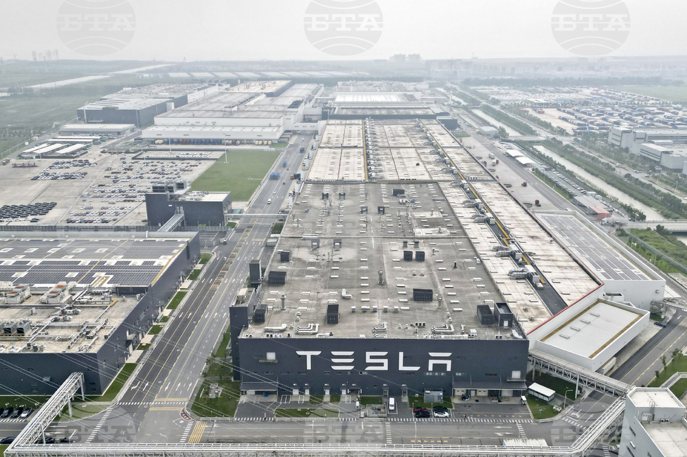 Продажбите на произведените в Китай електромобили на "Тесла" спадат на годишна база през август