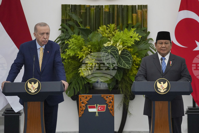 Лидерите на Индонезия и Турция обсъждат сътрудничеството в отбраната и икономиката