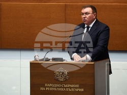 Парламент - заседание - Костадин Ангелов