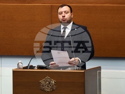Парламент - заседание - Петър Петров