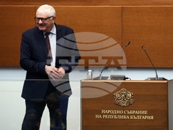 Парламент - заседание - Петър Кънев