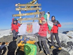 Хасково- алпинисти- знаме на града. Снимка: Личен архив експедиция