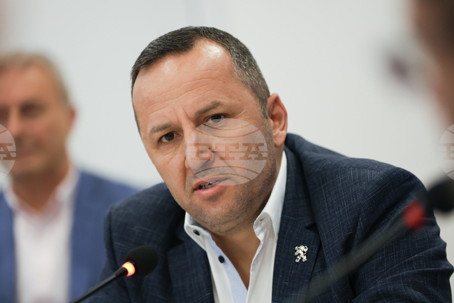 Трябва да обърнем по-голямо внимание на образованието, каза областният управител на Благоевград Георги Динев