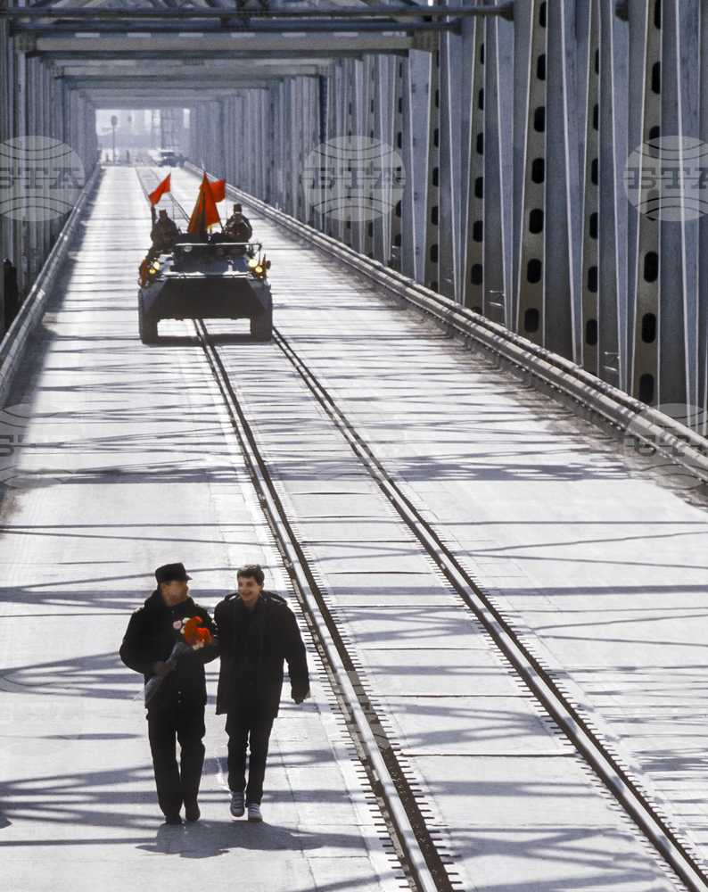 Съветските войски се изтеглят окончателно от Афганистан на 15 февруари 1989 г.