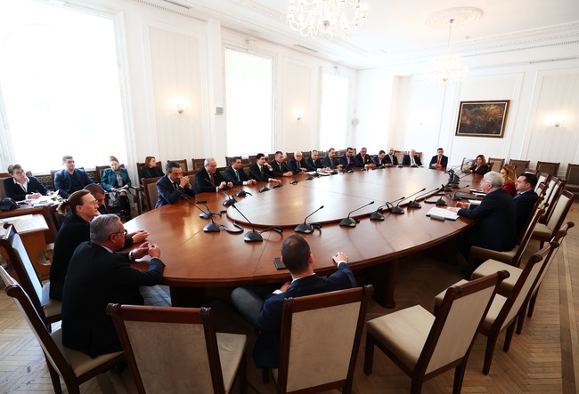 Комисията по икономическа политика отложи разглеждането на промените в Закона за защита на потребителите, свързани със завеждането на колективни искове