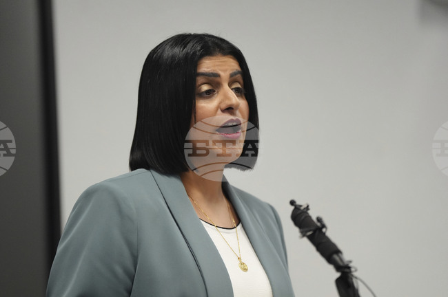 Великобритания ще прехвърли хора, търсещи убежище, от хотели в казарми