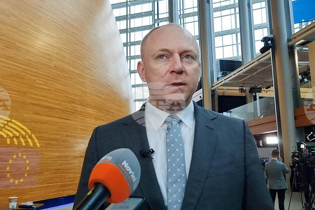 Когато напълно законен референдум е забранен, отчаяната реакция на гражданското общество е логична, каза Станислав Стоянов