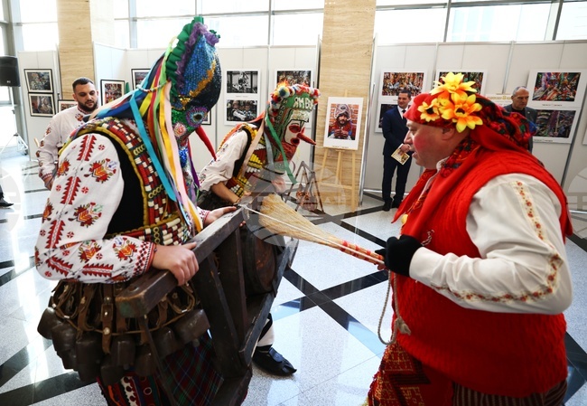 Народно събрание - кукери - фотоизложба