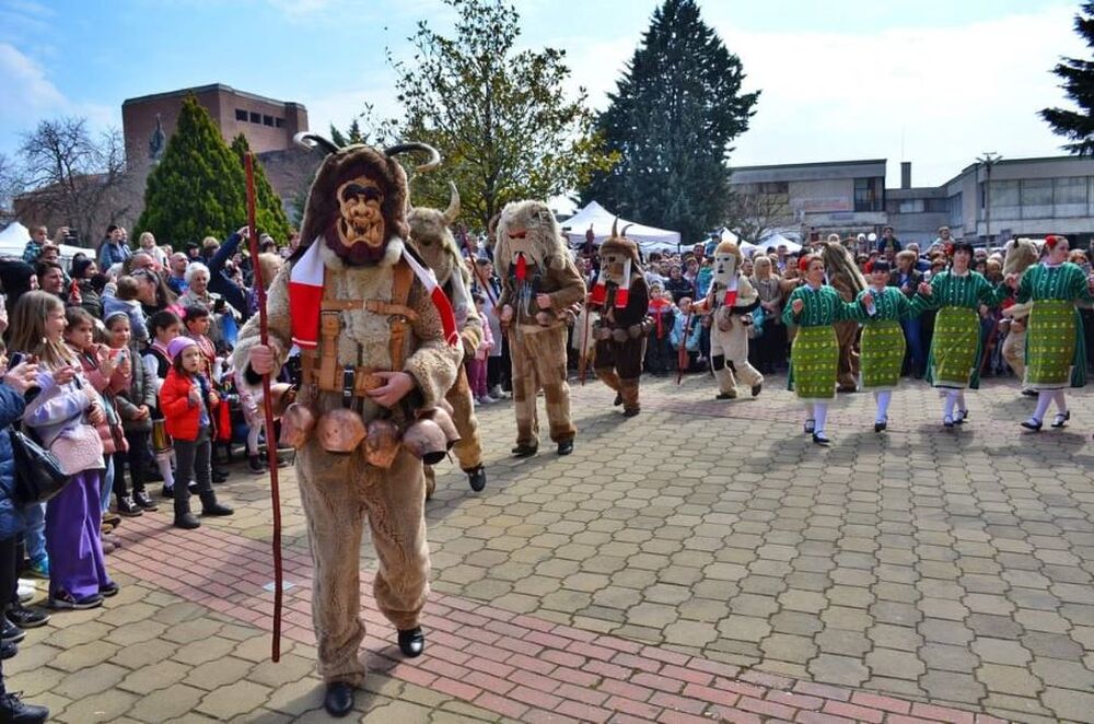В Чирпан посрещат кукери за празник с богата фолклорна програма