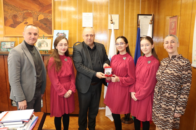 Кметът на Ардино отличи създателите и изпълнителите на химна на общината