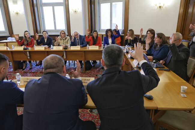 Социалната комисия прие процедурните правила за предложения и избор на управител и подуправител на Националния осигурителен институт