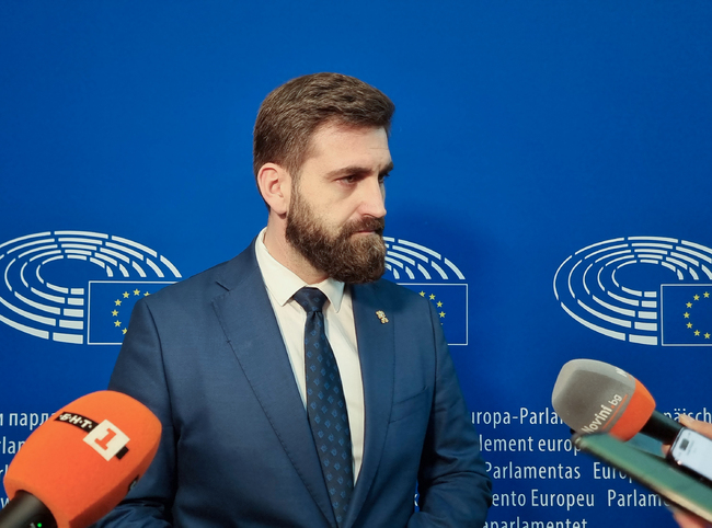 Андрей Новаков: ЕС харчи плашещо малко за отбрана, разчитайки на НАТО и САЩ за сигурността, но тази приказка приключи