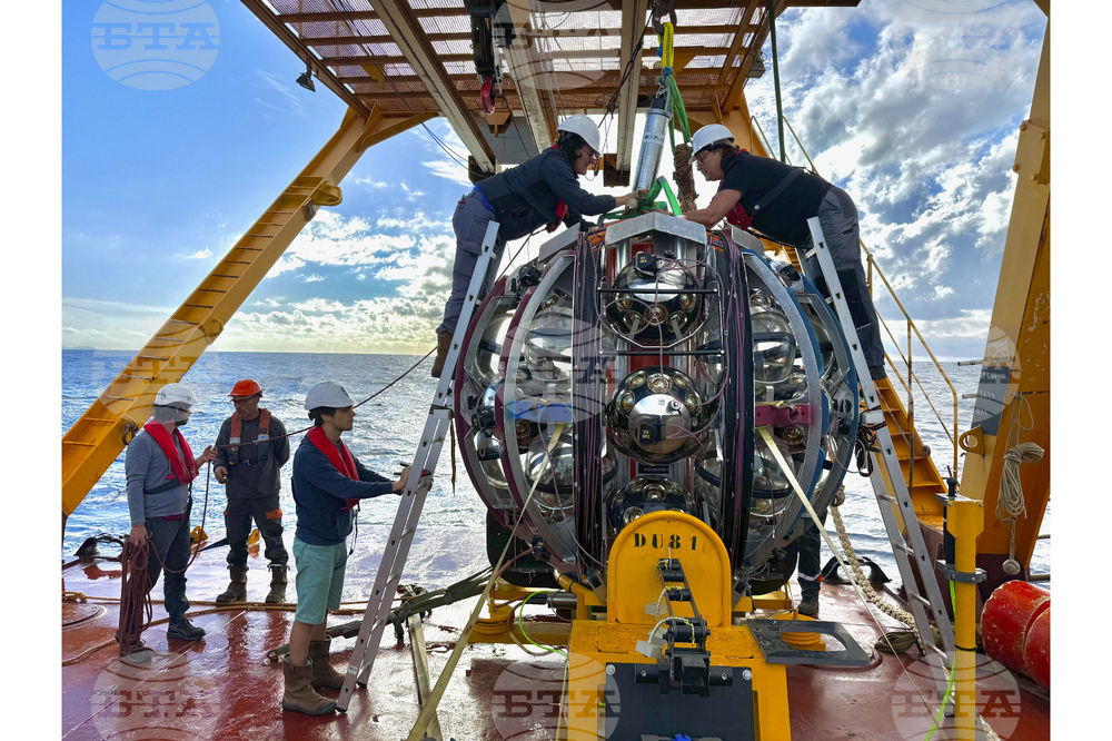Учени постигнаха напредък в разбирането на призрачните частици неутрино