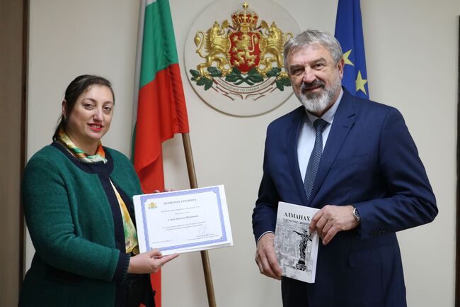 ОА Русе: Капка Иванова с грамота от областния управител Драгомир Драганов