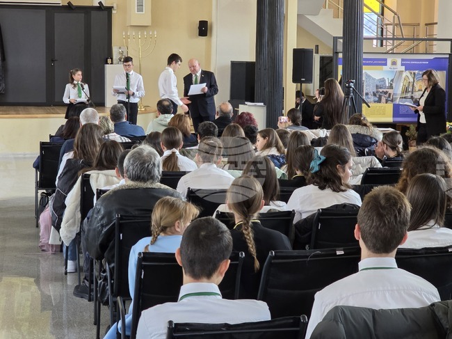 Патронният празник на Профилираната природо-математическа гимназия „Екзарх Антим I” във Видин беше отбелязан в културен център „Жул Паскин“