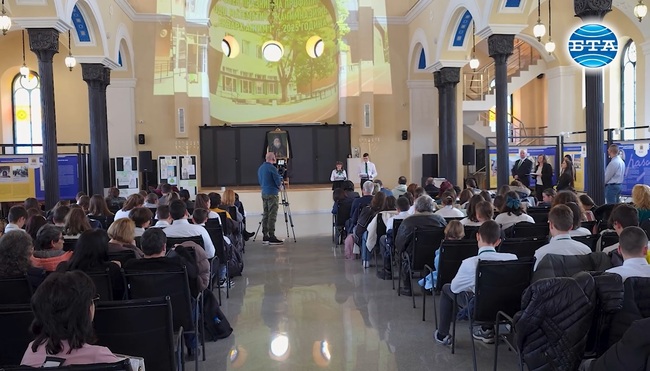 Патронният празник на Профилираната природо – математическа гимназия „Екзарх Антим I” във Видин беше отбелязан в културен център „Жул Паскин”